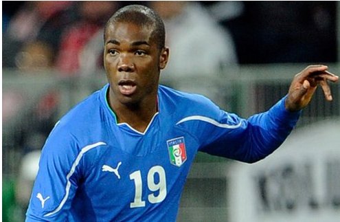 HLV Arsene Wenger tính mua trung vệ Angelo Ogbonna