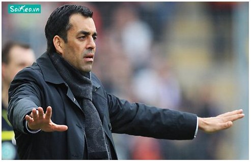 Robin Dutt là HLV bị thất nghiệp đầu tiên tại Bundesliga 2014-15
