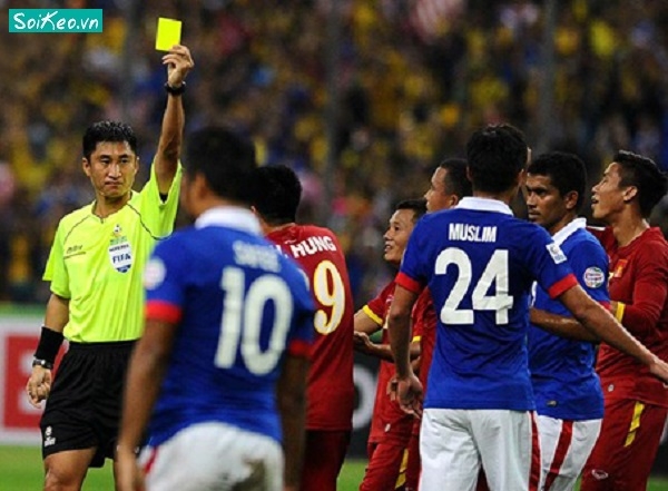 Trọng tài Toma Masaaki điều khiển trận lượt về