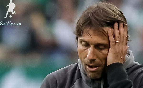 Conte gặp vất vả khi truyền đạt chiến thuật