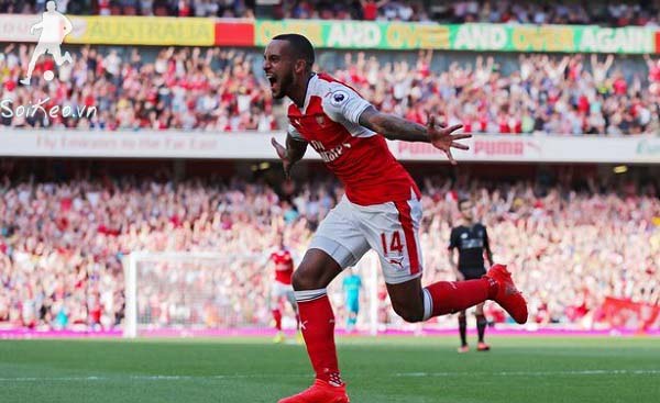 Walcott vui mừng khi được quay về cánh phải