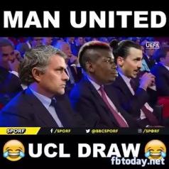 Fan Man Utd khi xem lễ bốc thăm UCL