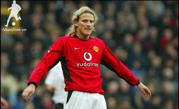 Forlan không muốn đối đầu với Quỷ đỏ