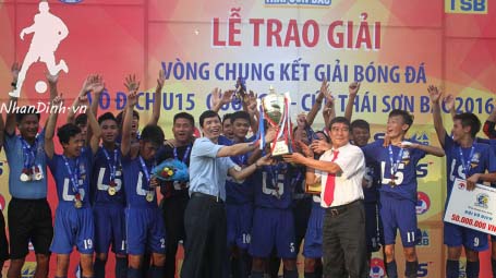 Bắn hạ PVF trên chấm phạt đền, U15 HAGL lên ngôi vô địch