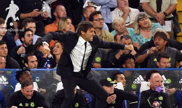 Conte ấn tượng với CĐV ở Premier League