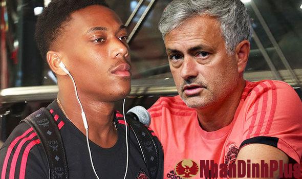 MU phạt lương, tống cổ Martial, Chelsea nhận tin sét đánh