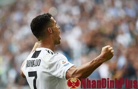 FIFA chúc mừng Ronaldo khai hỏa trong màu áo Juventus