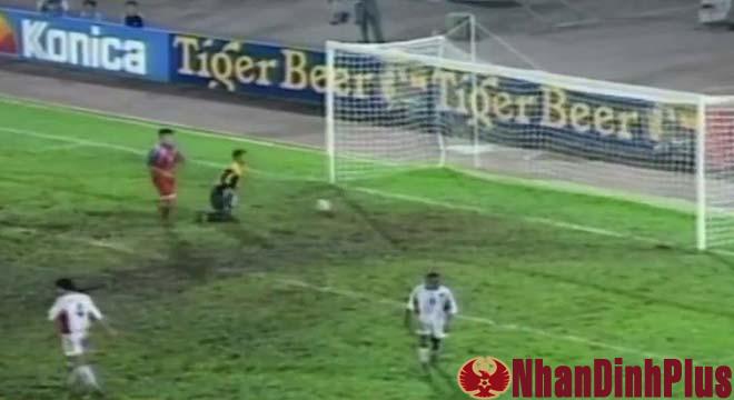 AFF Cup xấu hổ vì sự cố “ao làng”: Bỏ sân vì bị phạt 11m, cố ý đá phản